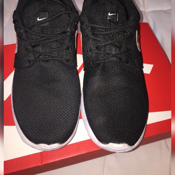 Nike shoes - Picture 3 of 4